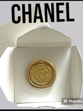 Chanel CC Logo Phone Ring Pop
Socket With Stand Gold Tone
Metal